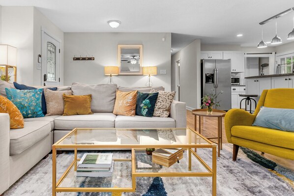 Smart TV, books, stereo