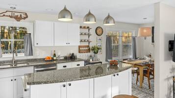 Frigorífic, microones, forn i placa de cuina