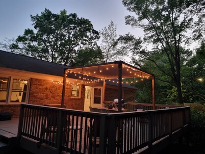 Durham Retreat: Deck, Grill, Firepit, 10 mins from Duke & Downtown