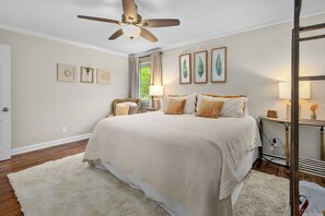 3 bedrooms, desk, iron/ironing board, free WiFi