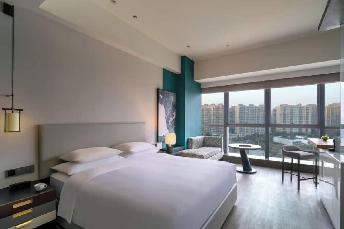1 bedroom, down duvets, minibar, in-room safe