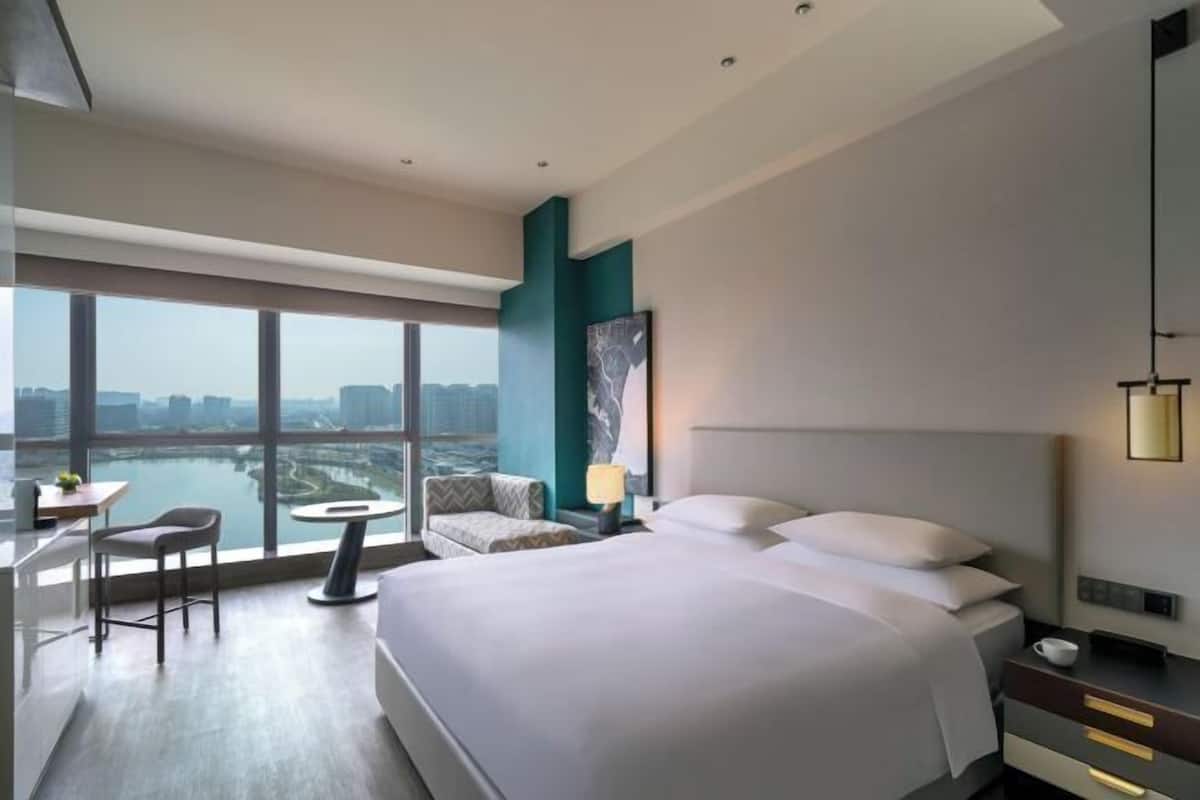 1 bedroom, down duvets, minibar, in-room safe