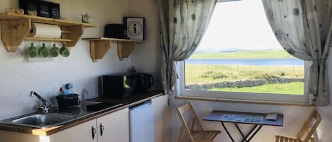 Studio | Private kitchen | Fridge, microwave, electric kettle, toaster