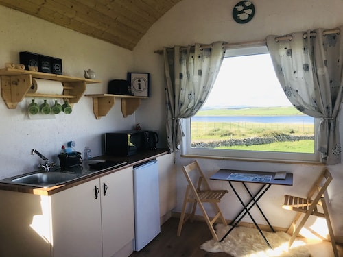 The Snuggly Sheep Shepherd Hut & Sauna Farm Stay