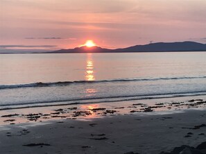 Studio | Beach - The Snuggly Sheep Shepherd Hut Campview Farm Stay (Ballyshannon)