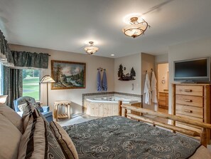 2 bedrooms, desk, iron/ironing board, WiFi