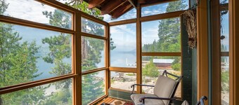Rogue Shores - Tranquil Lakefront Home