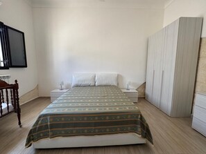 2 chambres, fer et planche à repasser, accès au Wi-Fi (inclus)