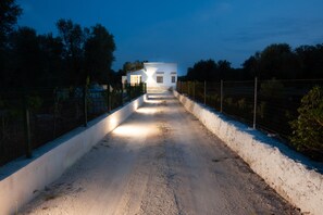 Property grounds - Virginia Country house with pool in the reserve of Torre Guaceto Specchiolla (Puglia)