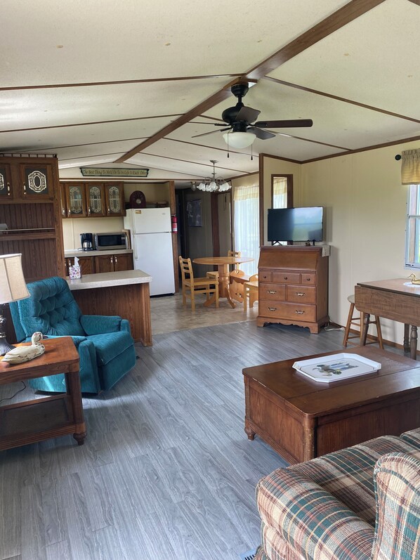 Smart TV, DVD player, video library - So much to explore in The Valley of the Kings in Southwest Ohio (Leesburg)