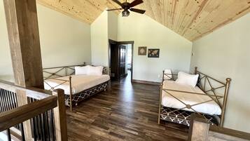 8 bedrooms, WiFi, bed sheets, wheelchair access