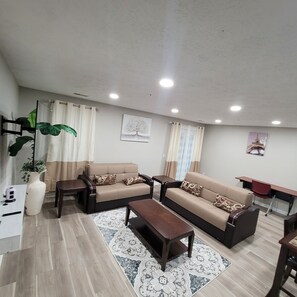 livingroom - Upscale 1 Bedroom Basement Apartment (Odenton)