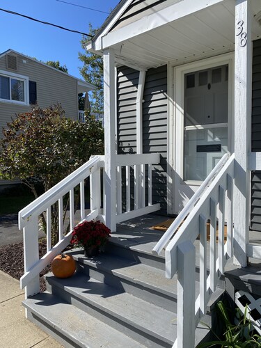 Cute home near the bike path and lake 
