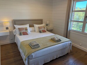 4 bedrooms, WiFi, bed sheets