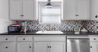 Guadalupe Bluff Farmhouse 3 Bedroom Home by RedAwning