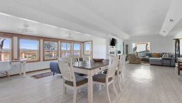 Rumah, 4 kamar tidur | Tempat makan