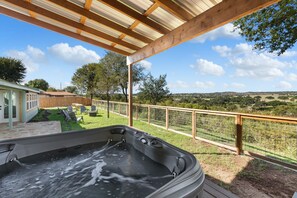 House, 4 Bedrooms | Outdoor spa tub