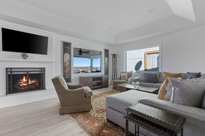 House, 4 Bedrooms | Living area