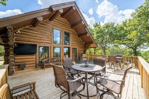 Outdoor dining - Rustic Log Cabin on 160 Gated Acres! Just 30 minutes from Tulsa! (Haskell)