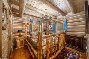 Room - Rustic Log Cabin on 160 Gated Acres! Just 30 minutes from Tulsa! (Haskell)