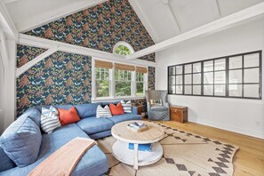 Smart TV - Recently Renovated, Walk to GRB (Kennebunkport)