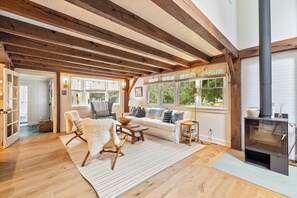 Smart TV - Recently Renovated, Walk to GRB (Kennebunkport)