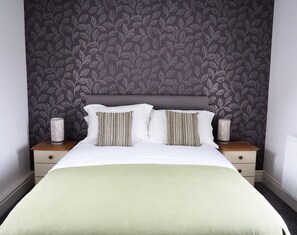 6 bedrooms, iron/ironing board, travel cot, WiFi