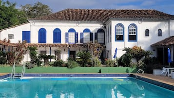 Outdoor pool, pool umbrellas, sun loungers