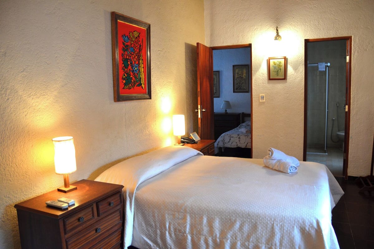 2 bedrooms, premium bedding, free WiFi, bed sheets