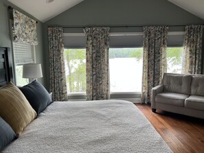 4 bedrooms, desk, iron/ironing board, WiFi - Mid-lake spacious cottage w/amazing views, deep water, protected swimming area. (Dadeville)