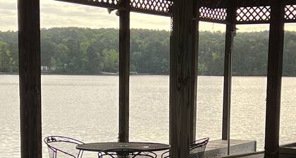 Mid-lake spacious cottage w/amazing views, deep water, protected swimming area.