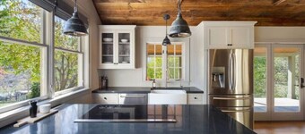 Luxury Cottage in Virginia Wine Country | Outdoor Tub + Mountain Views