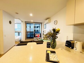 Interior - ❤️FIFFT08/InnerCBD/SkyHigh View/1Min To Station/FREE(Pool/GYM/Tram) (Melbourne)