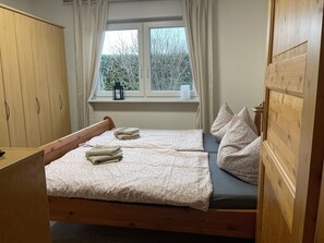 1 bedroom, iron/ironing board, travel cot, WiFi