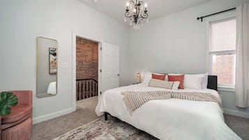 4 bedrooms, desk, iron/ironing board, travel crib