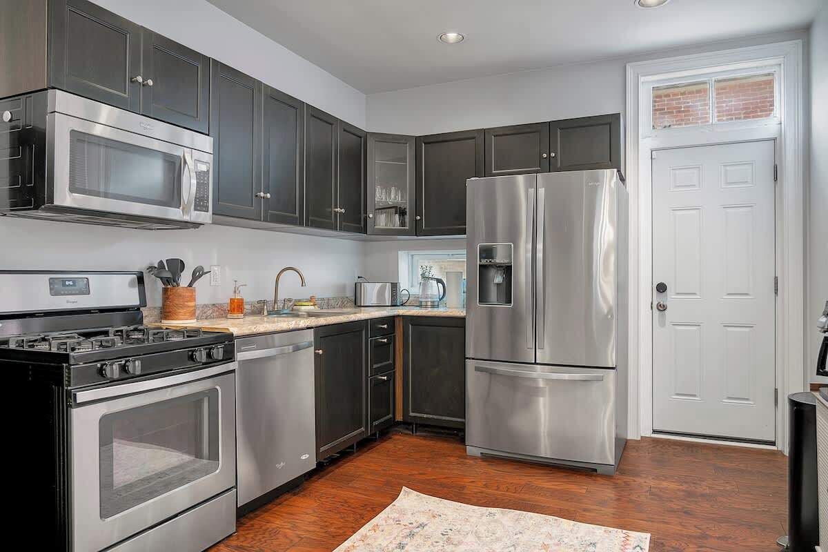 冰箱、微波炉、烤箱、炉灶