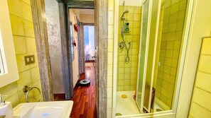 Bathtub, hair dryer, bidet, towels - The Snow Cat (Bardonecchia)