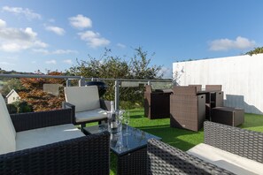 تناول الطعام بالخارج