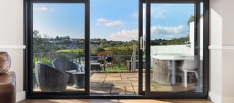 Cartref - Cottage with Hot Tub, Countryside Views