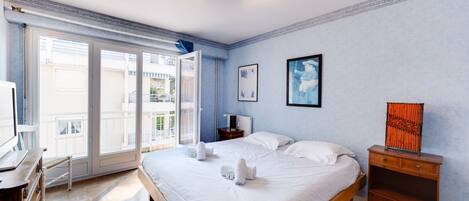 2 bedrooms, iron/ironing board, free WiFi, bed sheets