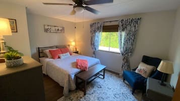 2 slaapkamers, een bureau, een strijkplank/strijkijzer, gratis wifi