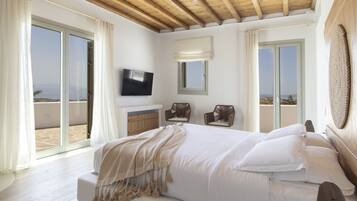 8 bedrooms, in-room safe, iron/ironing board, travel cot