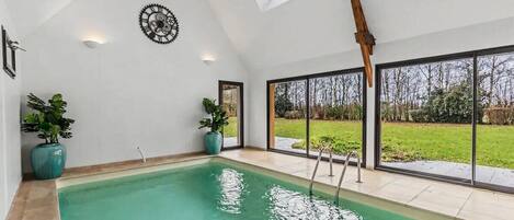 Piscine intérieure, piscine chauffée