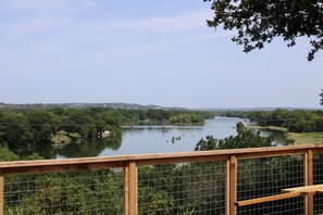 Property grounds - Guadalupe Bluff Log Cabin - Hot tub - Guadalupe River View (Kerrville)