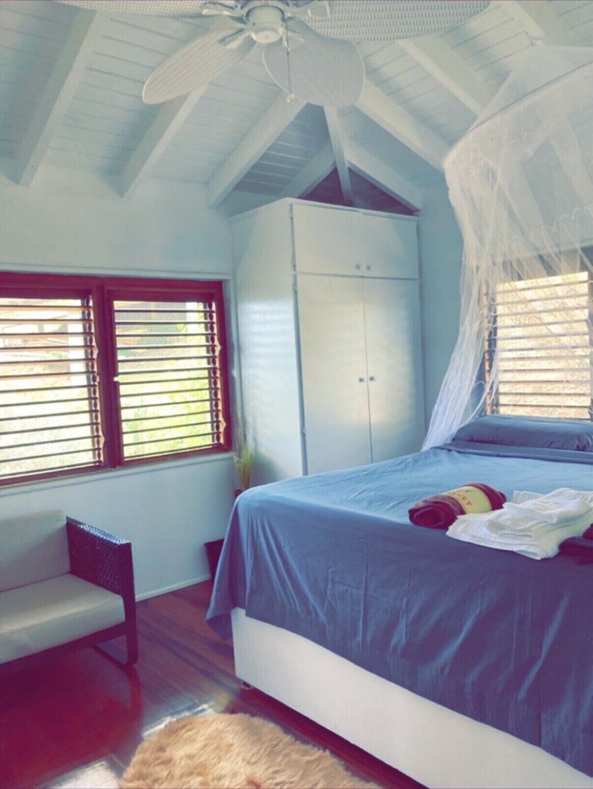 4 makuuhuonetta, silitysrauta/-lauta, ilmainen Wi-Fi, vuodevaatteet