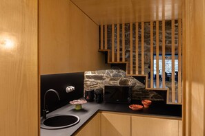 Fridge, microwave, stovetop, dishwasher - Contemporary styled studio (Piódão)