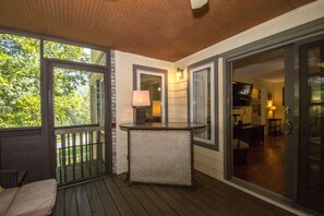 Lobby - Close to Asheville-Family Home, Dog Frndly, Hot Tub, Deck, 5BR/3.5 Bath, Game Rm (Asheville)