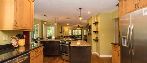 Refrigerador, microondas, horno, placa de cocina