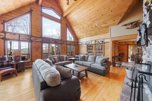 Private Lincoln Log Luxury Lodge in the Adirondacks 