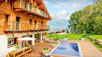 Een verwarmd zwembad